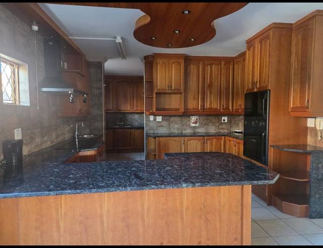 5 BEDROOM HOUSE FOR SALE IN BIRDWOOD ESTATE